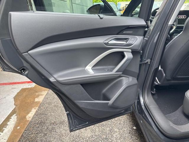 Photo of 2025 Tambora Gray Metallic Audi Q5