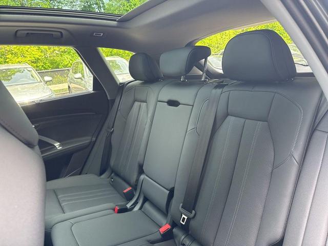 Photo of 2025 Tambora Gray Metallic Audi Q5