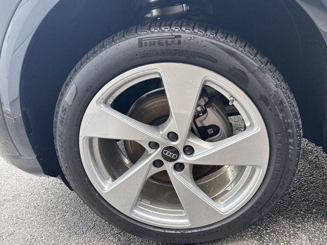 Photo of 2025 Tambora Gray Metallic Audi Q5