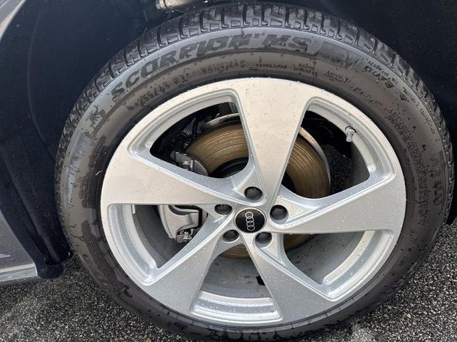 Photo of 2025 Tambora Gray Metallic Audi Q5
