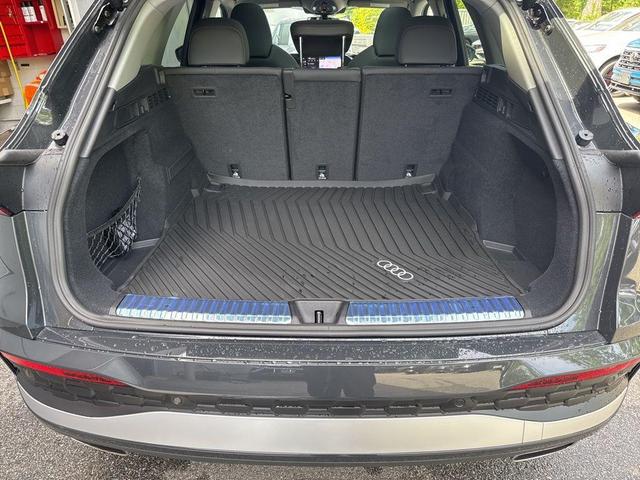 Photo of 2025 Tambora Gray Metallic Audi Q5