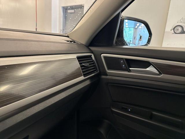Photo of 2019 Deep Black Pearl Effect Volkswagen Atlas
