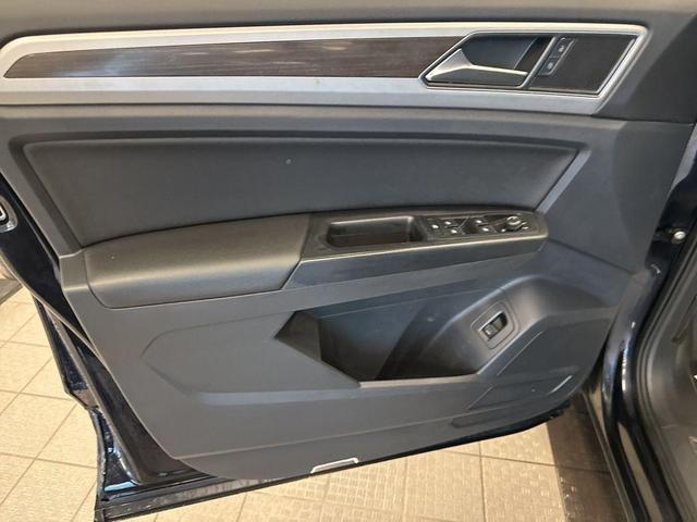 Photo of 2019 Deep Black Pearl Effect Volkswagen Atlas