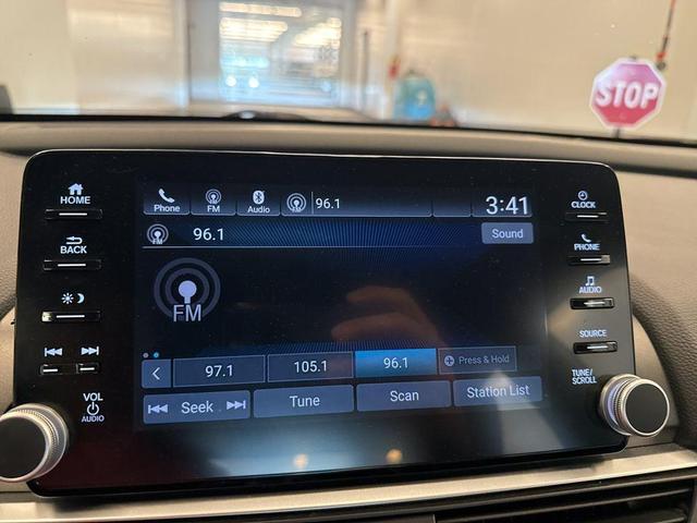 Photo of 2019 Platinum White Pearl Honda Accord