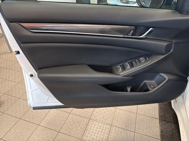 Photo of 2019 Platinum White Pearl Honda Accord