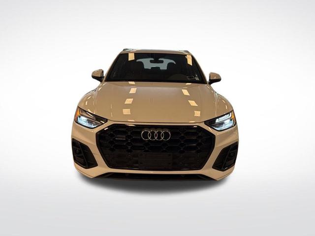 Photo of 2025 Glacier White Metallic Audi Q5