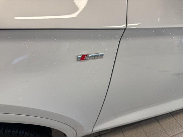Photo of 2025 Glacier White Metallic Audi Q5