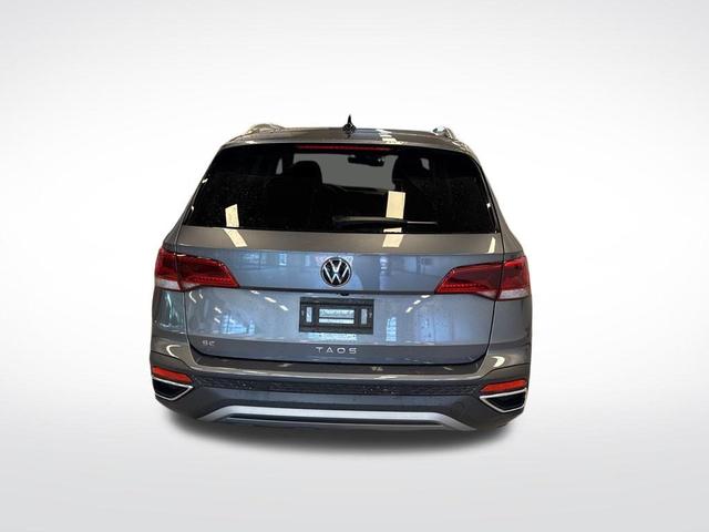Photo of 2024 Platinum Gray Metallic Volkswagen Taos
