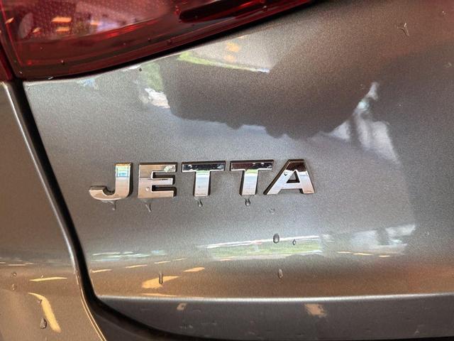 Photo of 2017 Platinum Gray Metallic Volkswagen Jetta