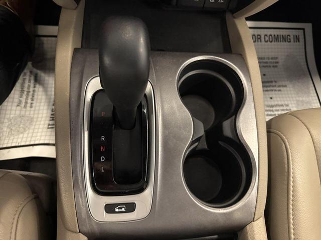 Photo of 2016 White Diamond Pearl Honda Pilot
