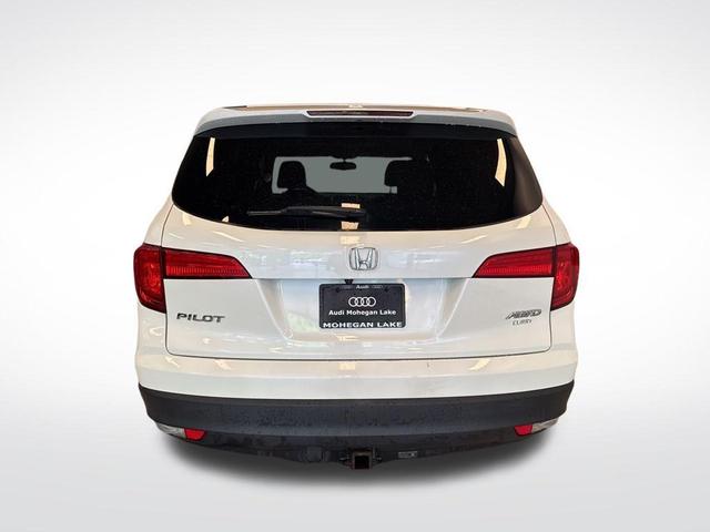 Photo of 2016 White Diamond Pearl Honda Pilot
