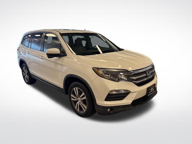 Photo of 2016 White Diamond Pearl Honda Pilot