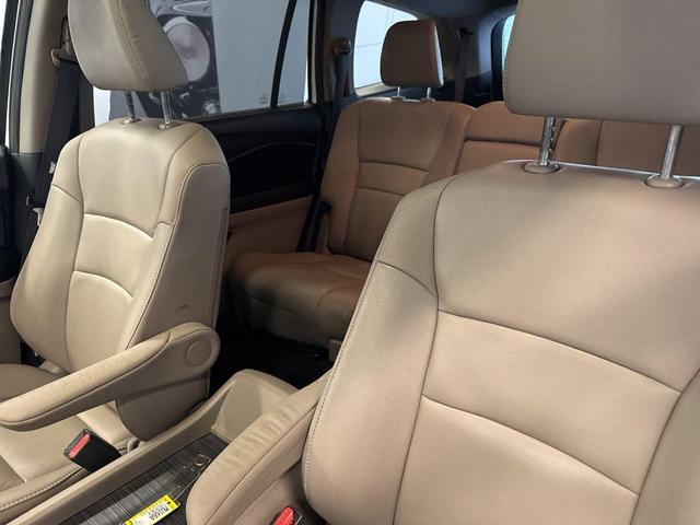 Photo of 2016 White Diamond Pearl Honda Pilot