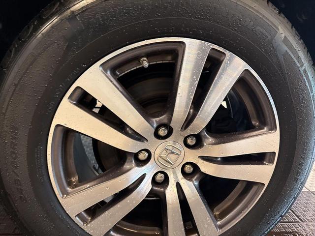 Photo of 2016 White Diamond Pearl Honda Pilot