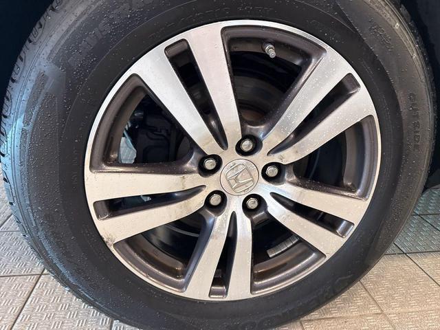 Photo of 2016 White Diamond Pearl Honda Pilot