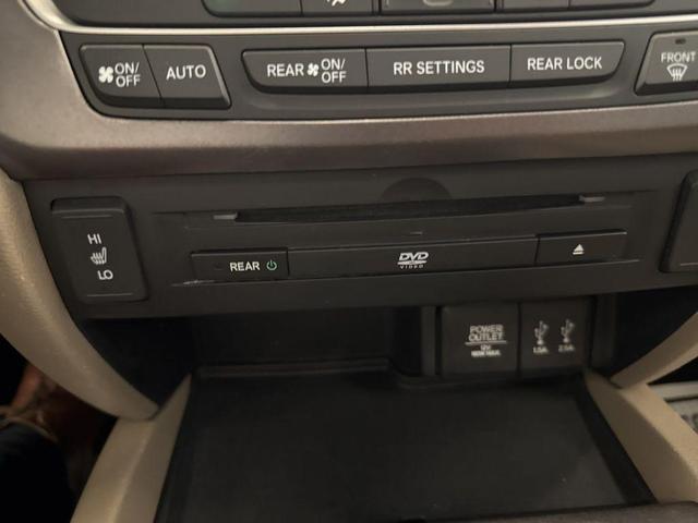 Photo of 2016 White Diamond Pearl Honda Pilot
