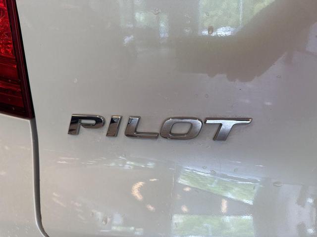 Photo of 2016 White Diamond Pearl Honda Pilot