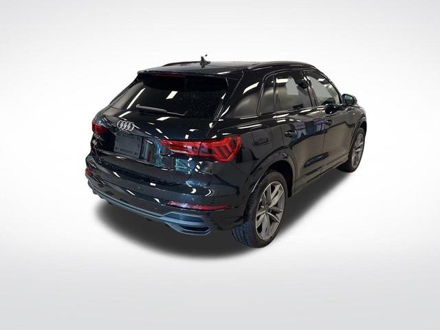 Photo of 2025 Mythos Black Metallic Audi Q3