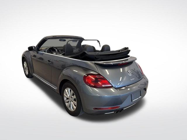 Photo of 2018 Platinum Gray Metallic w/ Black Top Volkswagen Beetle