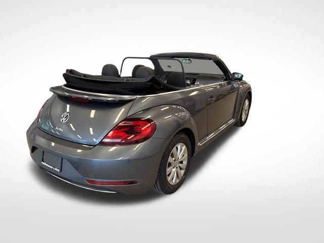 Photo of 2018 Platinum Gray Metallic w/ Black Top Volkswagen Beetle