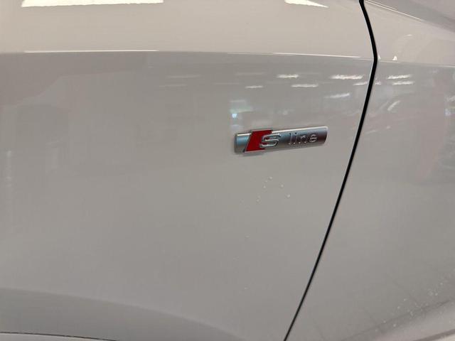 Photo of 2025 Arkona White Audi Q3