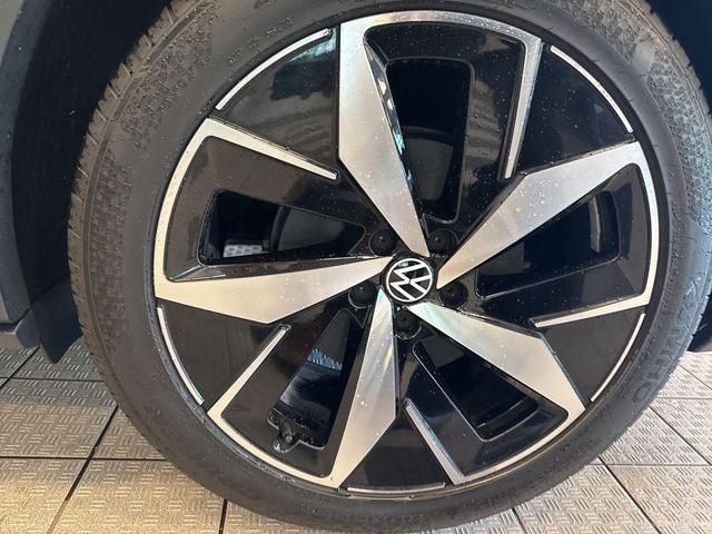 Photo of 2023 Pure Gray Volkswagen ID.4