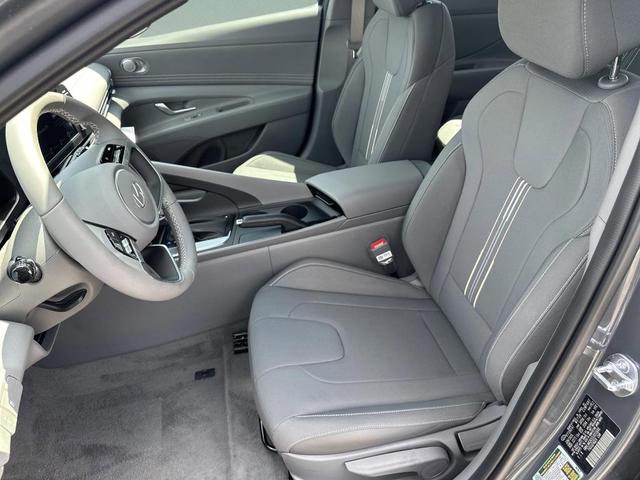 Photo of 2025 Gray Hyundai ELANTRA