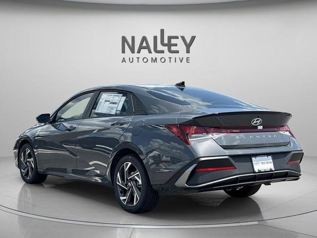 Photo of 2025 Gray Hyundai ELANTRA