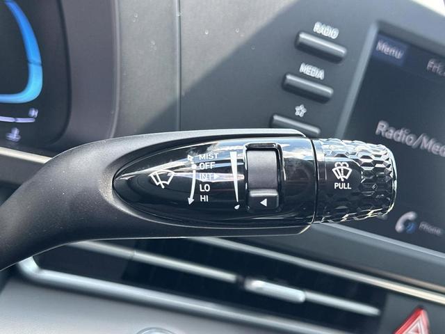 Photo of 2025 Gray Hyundai ELANTRA
