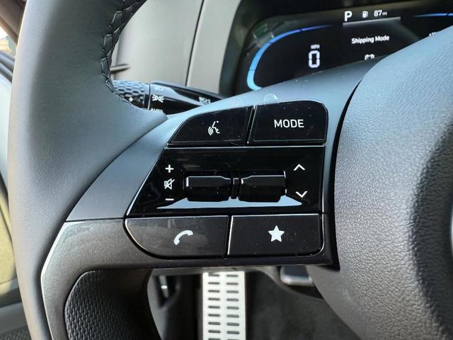 Photo of 2025 White Hyundai ELANTRA