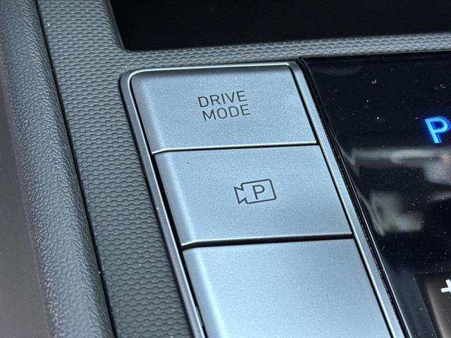 Photo of 2025 Black Hyundai ELANTRA HEV