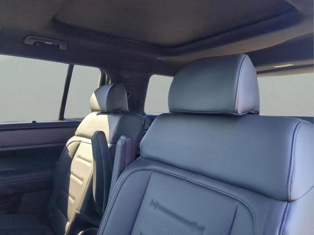 Photo of 2025 Shimmering Silver Hyundai SANTA FE HEV
