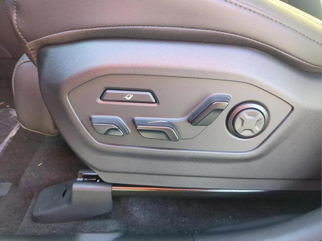 Photo of 2025 Shimmering Silver Hyundai SANTA FE HEV