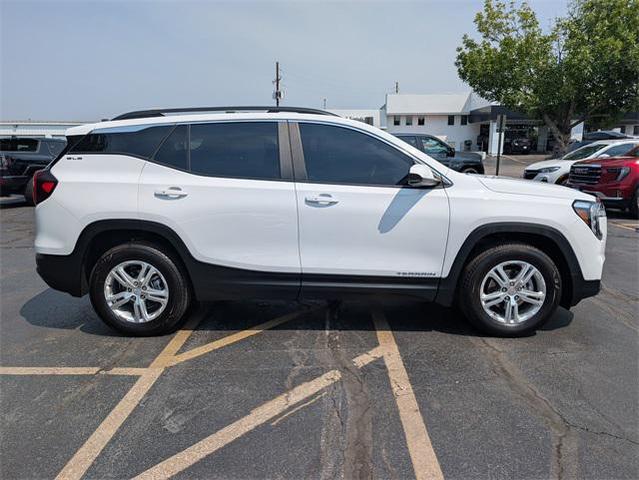 Photo of 2022 Summit White GMC Terrain