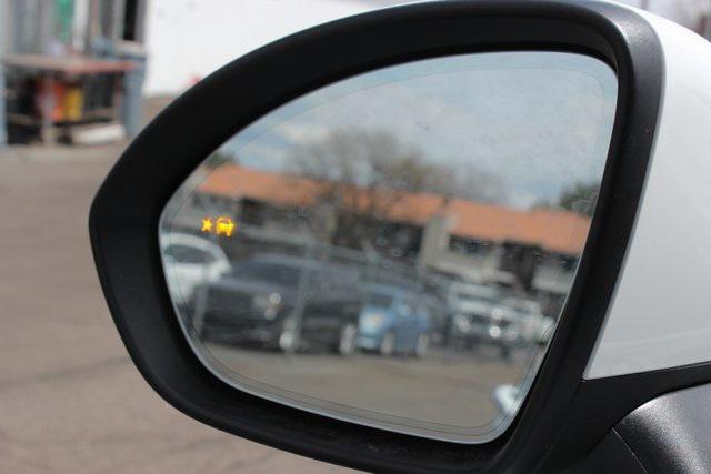 Photo of 2025 Summit White Buick Envision
