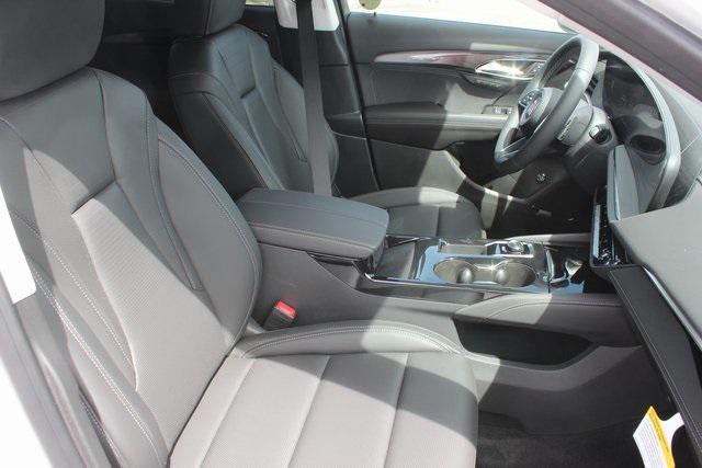 Photo of 2025 Summit White Buick Envision