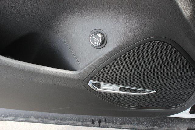 Photo of 2025 Summit White Buick Envision