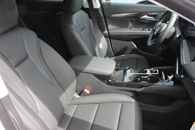 Photo of 2025 Summit White Buick Envision