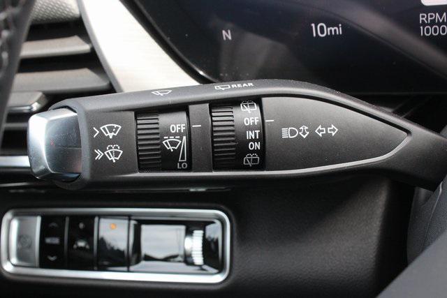 Photo of 2025 Summit White Buick Envision