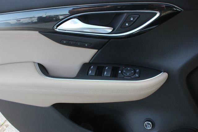 Photo of 2025 Summit White Buick Envision