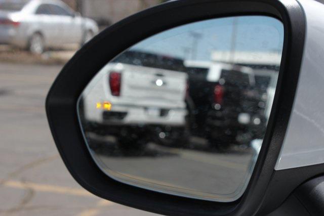 Photo of 2025 Summit White Buick Envision