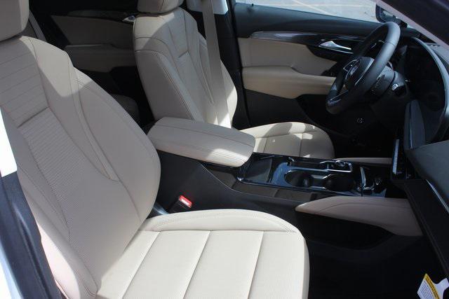 Photo of 2025 Summit White Buick Envision