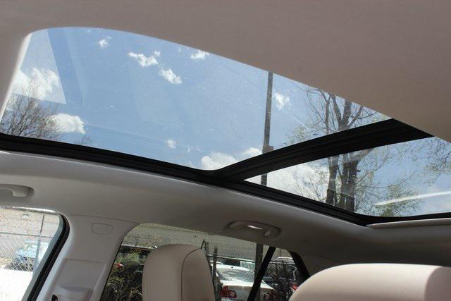 Photo of 2025 Summit White Buick Envision