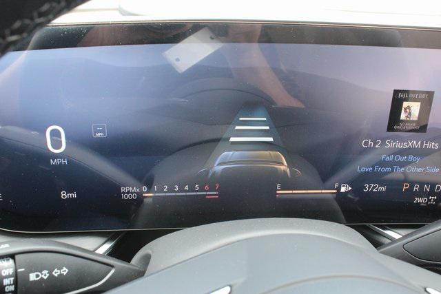 Photo of 2025 Summit White Buick Envision