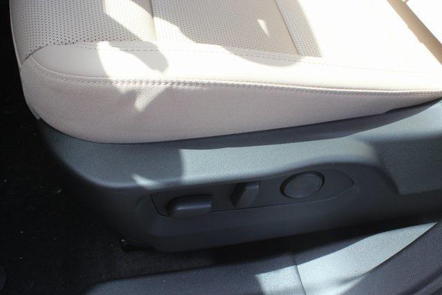 Photo of 2025 Summit White Buick Envision