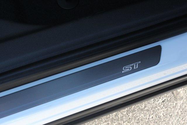 Photo of 2025 Carbon Flash Metallic Buick Envision