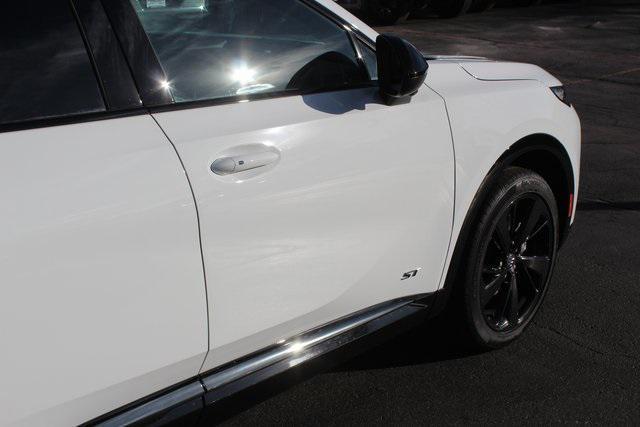 Photo of 2025 Carbon Flash Metallic Buick Envision