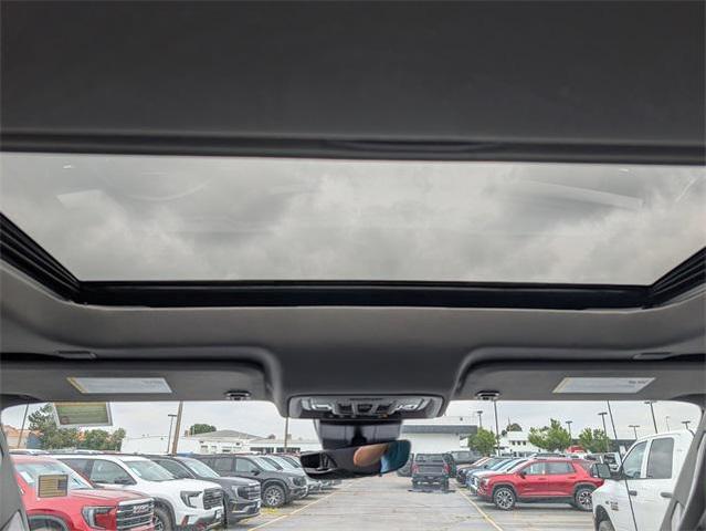 Photo of 2023 White GMC Sierra 1500