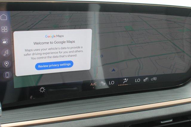 Photo of 2025 White Buick Envision
