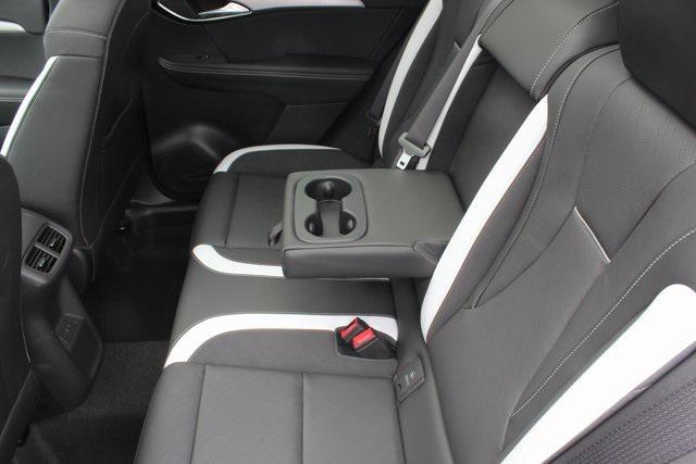 Photo of 2025 White Buick Envision